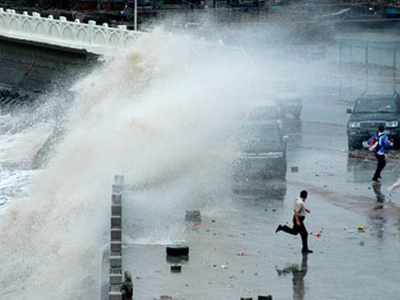 Κίνα: Εγκαταλείπουν τις εστίες τους για τον τυφώνα Morakot