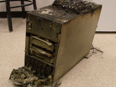 Στάχτες οι υπολογιστές δημοτικού σχολείου