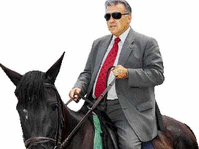 Όπου γάμος και χαρά ο… νομάρχης πρώτος!