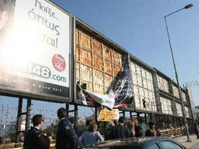 Ξηλώνουν τις πινακίδες στη Λεωφόρο Μεσογείων