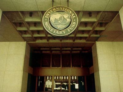 «Τρίζει τα δόντια» στην Ελλάδα το ΔΝΤ