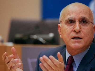 Καταλήγει στον επίτροπο