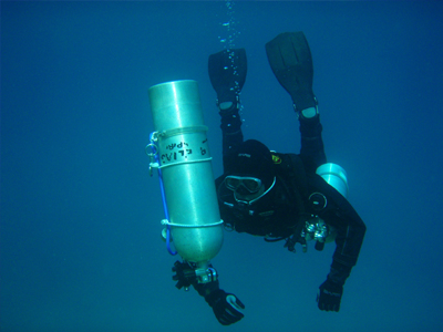 Και δύτες στις έρευνες για τον εντοπισμό του 37χρονου στον Βόλο