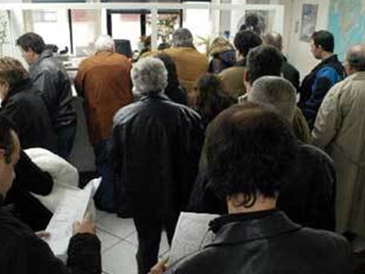 Απεργούν εφοριακοί και δικαστικοί