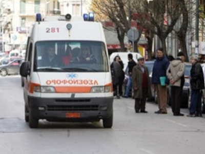 Τρεις νεκροί από σύγκρουση ΙΧ με ασθενοφόρο