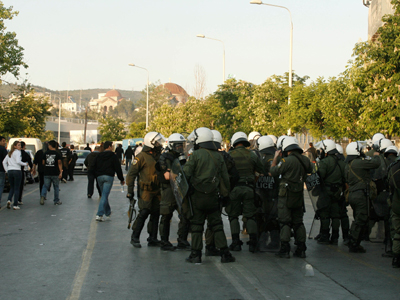Επτά τραυματίες αστυνομικοί στα επεισόδια της Τούμπας