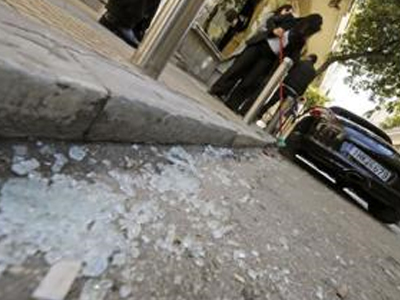 Θερμόαιμοι «οπαδοί» πετροβόλησαν καφετέρια