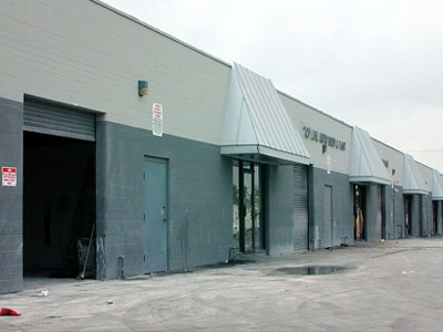 Βόμβα… σε εργοστάσιο στα Καμίνια