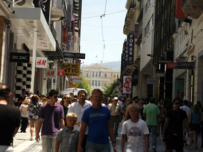 Οι Έλληνες και επισήμως συνεχίζουν να «τρώνε από τα έτοιμα»