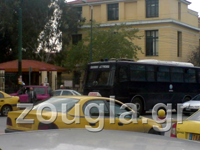 Τηλεφώνημα για βόμβα σε Ευελπίδων και Εθνική Τράπεζα