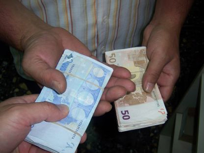 Πήρε φακελάκι για τη μεταβίβαση αυτοκινήτου