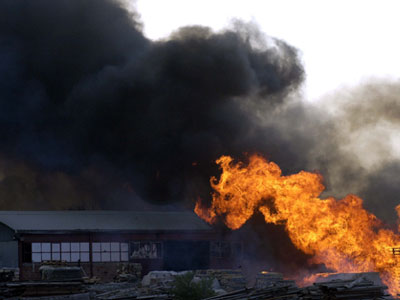 Στις φλόγες αποθήκη στην Καρδίτσα