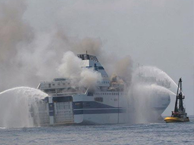 Πυρκαγιά σε πλοίο στον Σαρωνικό