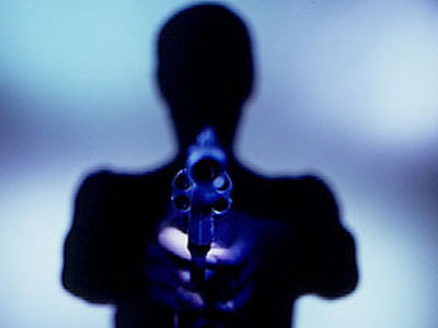 Πατέρας και γιος πυροβολούσαν διαμερίσματα στον Άγιο Ελευθέριο