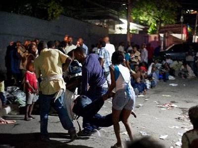 Χιλιάδες κρατούμενοι ελεύθεροι στους δρόμους της Αϊτής