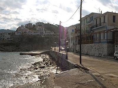 “Ρολά” κατεβάζουν οι δήμοι της Ικαρίας