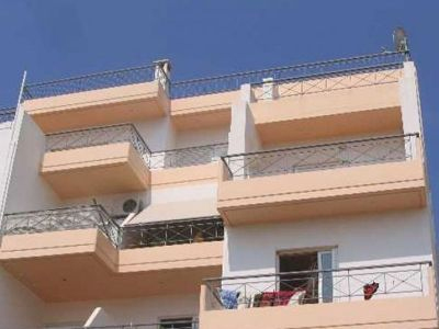 Διστακτικοί οι ιδιοκτήτες ακινήτων στη νομιμοποίηση των ημιυπαίθριων