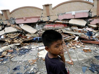 Κατέρρευσε κτίριο στην Ινδονησία