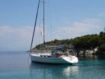 Ιστιοφόρο προσάραξε στην Κόρινθο