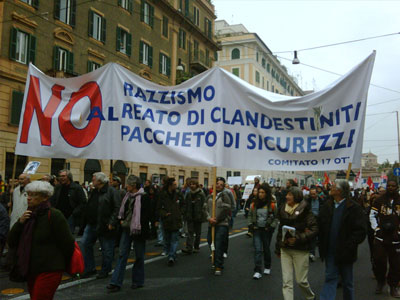 «Ποτάμι» διαδηλωτών κατά του ρατσισμού στη Ρώμη