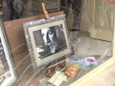 Οδηγός… πάρκαρε σε βιτρίνα