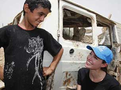 Η Αντζελίνα σε καταυλισμό προσφύγων στη Βαγδάτη