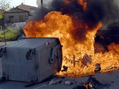 Φωτιά σε κάδους στον Πειραιά