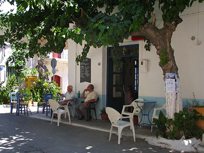 Τα ‘καναν γυαλιά-καρφιά σε καφενείο