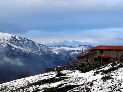 Όλοι οι δρόμοι οδηγούν… στα χιονοδρομικά κέντρα!