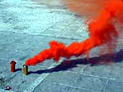 Φαντάρος πήγε στο ματς… με καπνογόνο