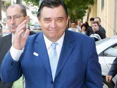 Ο Καρατζαφέρης επιμένει στα… δικά του