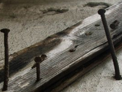 Καρφώνω… καρφώνεις… καρφώνει