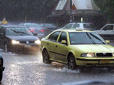 Μποτιλιάρισμα στην Υλίκη λόγω βροχής και έργων