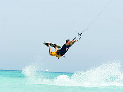 Αίσιο τέλος στην περιπέτεια σέρφερ στον Κορινθιακό