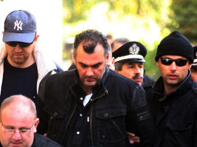 «Θα αργήσω να γυρίσω σπίτι. Κάτι έγινε στη δουλειά»