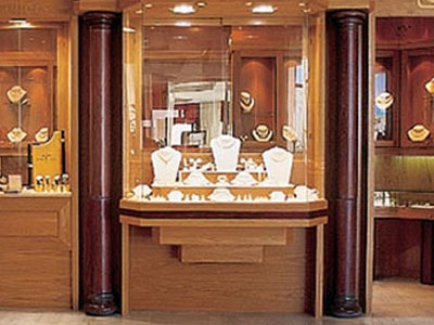 Κοσμηματοπώλης έτρεψε σε φυγή ληστές