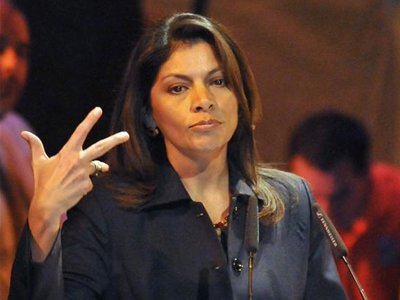 Αναλαμβάνει την προεδρία η Laura Chinchilla