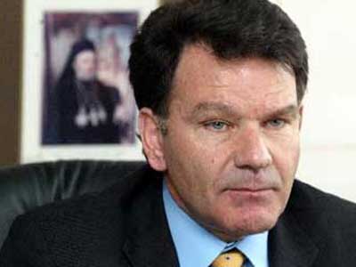 Ζητά πίσω τα λεφτά για τα καθίσματα…