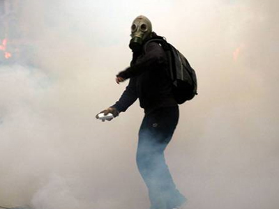 «Koυκουλοφόρος» στη Βουλή