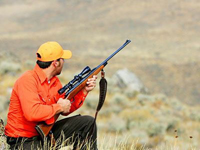 Κυνηγός «εξουδετέρωσε» δύο θηροφύλακες