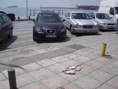 Δικαιώθηκε ηλικιωμένη που έπεσε σε φρεάτιο