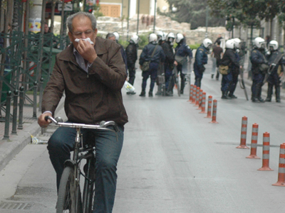 Φωτογραφίες από τα επεισόδια στη Λάρισα