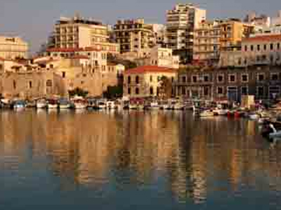 Ηλικιωμένη έπεσε στη θάλασσα στο Ηράκλειο