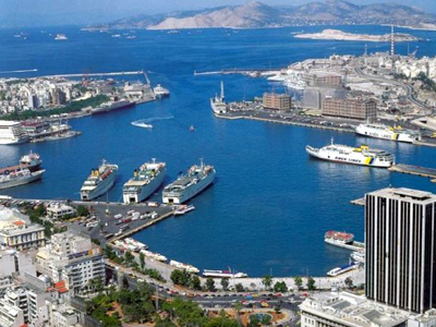 «Καζάνι» ρύπων το λιμάνι του Πειραιά