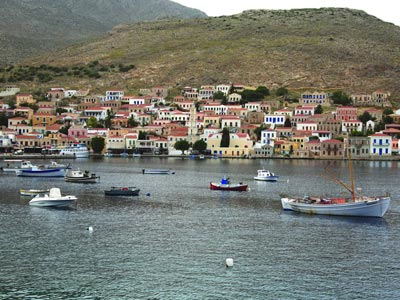 Πανικός στη Χάλκη από πυρκαγιά σε υδροφόρα