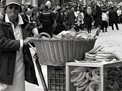 Οδύσσεια τυφλών για μια άδεια μικροπωλητή