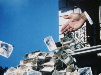 Καταδίωξη ληστή που πετούσε… λεφτά στον δρόμο