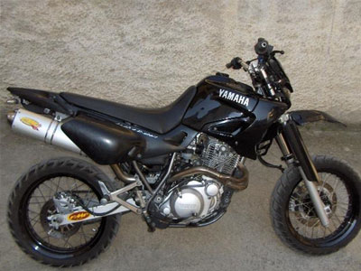 Και τον λήστεψε και τον εκβίαζε