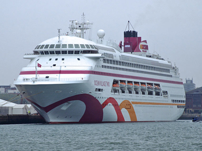 Σε καραντίνα 23 επιβάτες του Ocean Village 2