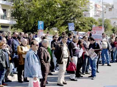 Στους δρόμους οι απολυμένοι της Ολυμπιακής